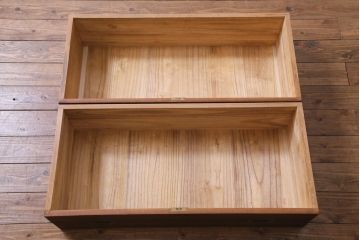 アンティーク家具　和製アンティーク　鉄脚付リメイク　総桐材　埋め込み式の銅金具が目を引く箪笥ローボード(リビングボード、チェスト、和タンス)