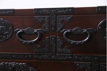 中古　伝統家具　仙台箪笥　唐獅子　豪華な金具が迫力のある片開き小箪笥(引き出し)