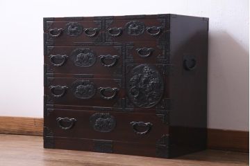 中古　伝統家具　仙台箪笥　唐獅子　豪華な金具が迫力のある片開き小箪笥(引き出し)
