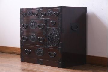 中古　伝統家具　仙台箪笥　唐獅子　豪華な金具が迫力のある片開き小箪笥(引き出し)