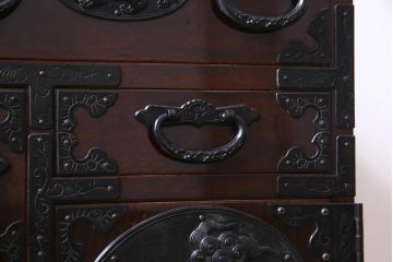 中古　伝統家具　仙台箪笥　唐獅子　豪華な金具が迫力のある片開き小箪笥(引き出し)