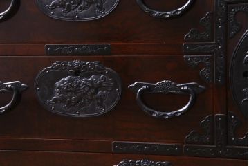 中古　伝統家具　仙台箪笥　唐獅子　豪華な金具が迫力のある片開き小箪笥(引き出し)
