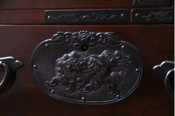 中古　伝統家具　仙台箪笥　唐獅子　豪華な金具が迫力のある片開き小箪笥(引き出し)
