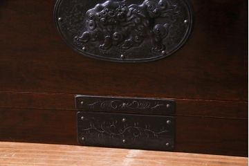 中古　伝統家具　仙台箪笥　唐獅子　豪華な金具が迫力のある片開き小箪笥(引き出し)