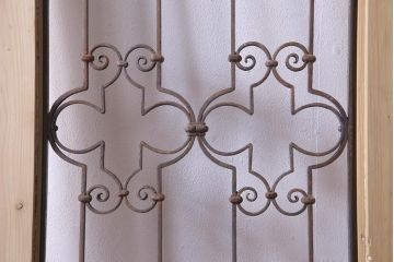 フランスアンティーク　両開き　アイアングリルがおしゃれな木製2枚扉(ドア1対、建具)