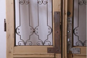 フランスアンティーク　両開き　アイアングリルがおしゃれな木製2枚扉(ドア1対、建具)