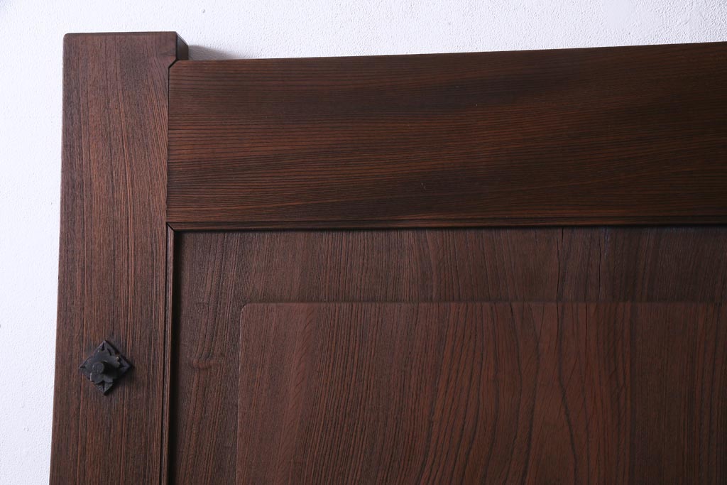 和製アンティーク　総ケヤキ材　ダイナミックな杢目を堪能できる木製戸(蔵戸、建具、玄関戸)(1)