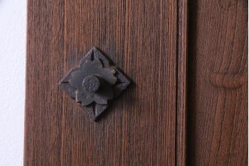 和製アンティーク　総ケヤキ材　ダイナミックな杢目を堪能できる木製戸(蔵戸、建具、玄関戸)(1)