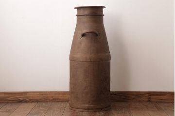 アンティーク雑貨　昭和期　レトロシャビーな雰囲気がお洒落なミルク缶(牛乳缶、ディスプレイ)