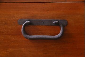 アンティーク家具　和製アンティーク　ヒノキ材　すっきりとした佇まいの刀箪笥ローチェスト(ローボード、和タンス)