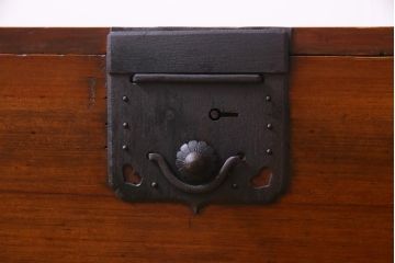 アンティーク家具　和製アンティーク　ヒノキ材　すっきりとした佇まいの刀箪笥ローチェスト(ローボード、和タンス)