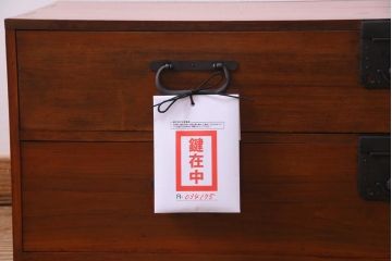 アンティーク家具　和製アンティーク　ヒノキ材　すっきりとした佇まいの刀箪笥ローチェスト(ローボード、和タンス)