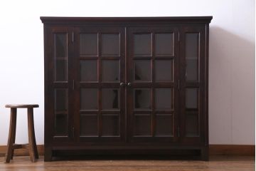 中古　北海道民芸家具　脚付き　使いやすいサイズへと生まれ変わったシックなリメイクサイドボード(食器棚、収納棚)