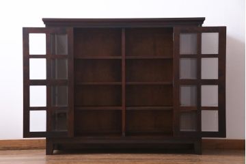 中古　北海道民芸家具　脚付き　使いやすいサイズへと生まれ変わったシックなリメイクサイドボード(食器棚、収納棚)