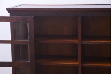 中古　北海道民芸家具　脚付き　使いやすいサイズへと生まれ変わったシックなリメイクサイドボード(食器棚、収納棚)