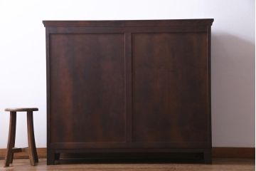 中古　北海道民芸家具　脚付き　使いやすいサイズへと生まれ変わったシックなリメイクサイドボード(食器棚、収納棚)