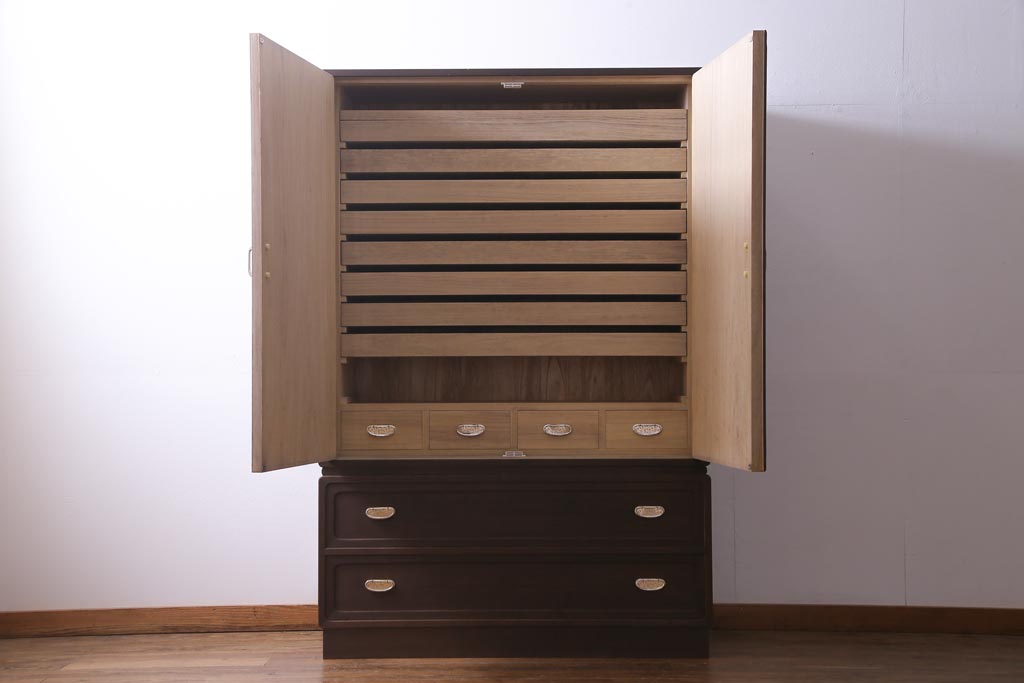 中古　しっとりとした上品な佇まいが魅力的な高級桐箪笥(和タンス、衣装箪笥、引き出し、桐たんす)(定価約80万円)