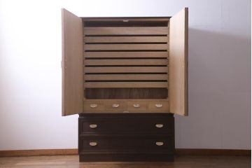 中古　しっとりとした上品な佇まいが魅力的な高級桐箪笥(和タンス、衣装箪笥、引き出し、桐たんす)(定価約80万円)