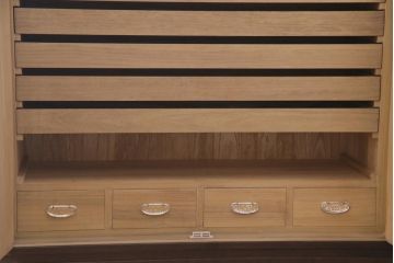 中古　しっとりとした上品な佇まいが魅力的な高級桐箪笥(和タンス、衣装箪笥、引き出し、桐たんす)(定価約80万円)