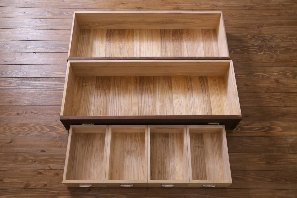 中古　しっとりとした上品な佇まいが魅力的な高級桐箪笥(和タンス、衣装箪笥、引き出し、桐たんす)(定価約80万円)