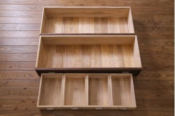 中古　しっとりとした上品な佇まいが魅力的な高級桐箪笥(和タンス、衣装箪笥、引き出し、桐たんす)(定価約80万円)