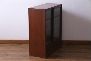 レトロ家具　和製アンティーク　小振り　結霜ガラス・モールガラス入り　レトロモダンな収納棚(戸棚、食器棚)