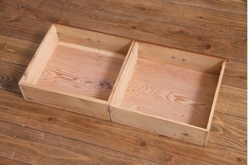 レトロ家具　和製アンティーク　小振り　結霜ガラス・モールガラス入り　レトロモダンな収納棚(戸棚、食器棚)