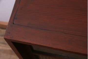 レトロ家具　和製アンティーク　小振り　結霜ガラス・モールガラス入り　レトロモダンな収納棚(戸棚、食器棚)