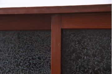 レトロ家具　和製アンティーク　小振り　結霜ガラス・モールガラス入り　レトロモダンな収納棚(戸棚、食器棚)