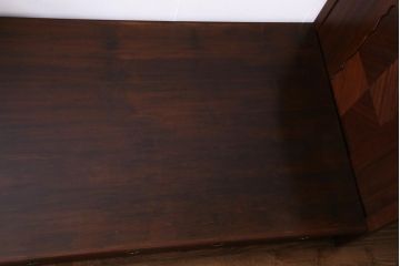 中古　シモンズ社製マットレス付き　マホガニー材突板仕上げ　パーケットで作られたデザインが魅力的な高級木製ベッド