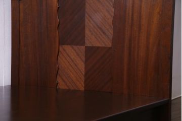 中古　シモンズ社製マットレス付き　マホガニー材突板仕上げ　パーケットで作られたデザインが魅力的な高級木製ベッド