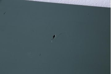 ラフジュ工房オリジナル　ペイント　バイカラーのガラス入りパタパタ扉の収納棚(4段タイプ)(戸棚、下駄箱)