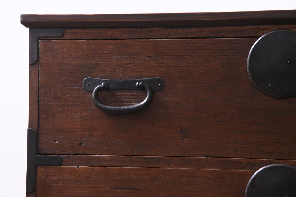 アンティーク家具　古民具　鉄脚付きの時代箪笥ローチェスト(ローボード、衣装箪笥、テレビ台)