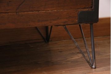 アンティーク家具　古民具　鉄脚付きの時代箪笥ローチェスト(ローボード、衣装箪笥、テレビ台)