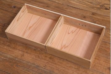 ペイント家具　モールガラス・ダイヤガラス　柔らかなカラーのレトロな戸棚(収納棚、キャビネット)