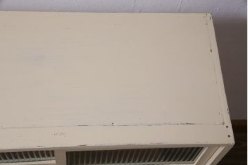 ペイント家具　モールガラス・ダイヤガラス　柔らかなカラーのレトロな戸棚(収納棚、キャビネット)