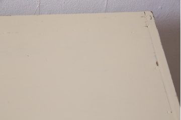 ペイント家具　モールガラス・ダイヤガラス　柔らかなカラーのレトロな戸棚(収納棚、キャビネット)