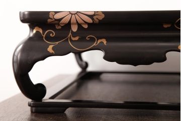 アンティーク雑貨　可憐で上品な雰囲気を醸し出す花台(飾り台)