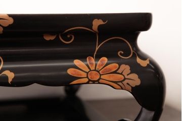 アンティーク雑貨　可憐で上品な雰囲気を醸し出す花台(飾り台)