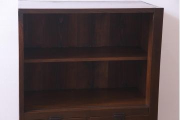 アンティーク家具　和製アンティーク　ケヤキ材　重厚な佇まいが貫録のある時代箪笥(収納棚)