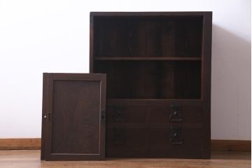 アンティーク家具　和製アンティーク　ケヤキ材　重厚な佇まいが貫録のある時代箪笥(収納棚)