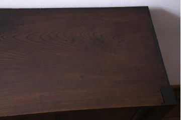 アンティーク家具　和製アンティーク　ケヤキ材　重厚な佇まいが貫録のある時代箪笥(収納棚)