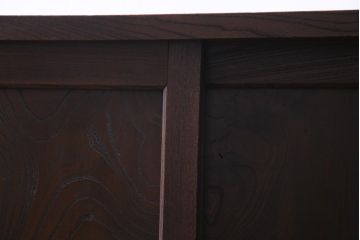 アンティーク家具　和製アンティーク　ケヤキ材　重厚な佇まいが貫録のある時代箪笥(収納棚)