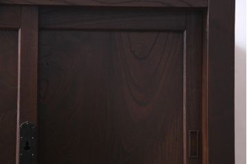 アンティーク家具　和製アンティーク　ケヤキ材　重厚な佇まいが貫録のある時代箪笥(収納棚)