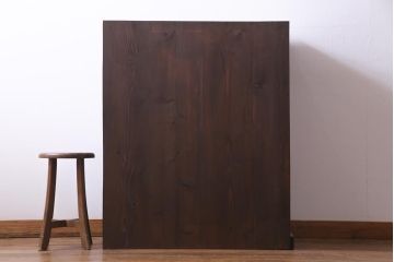 アンティーク家具　和製アンティーク　ケヤキ材　重厚な佇まいが貫録のある時代箪笥(収納棚)