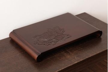 アンティーク雑貨　中古　伝統工芸　日光彫り　上品な雰囲気を醸し出すデザインの花台(飾り台)