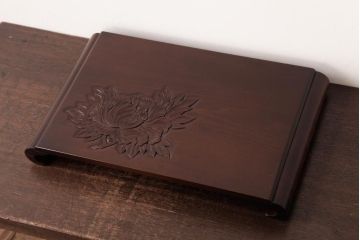 アンティーク雑貨　中古　伝統工芸　日光彫り　上品な雰囲気を醸し出すデザインの花台(飾り台)