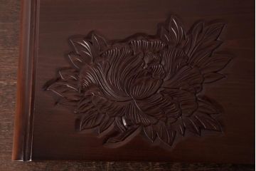 アンティーク雑貨　中古　伝統工芸　日光彫り　上品な雰囲気を醸し出すデザインの花台(飾り台)