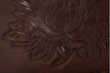 アンティーク雑貨　中古　伝統工芸　日光彫り　上品な雰囲気を醸し出すデザインの花台(飾り台)