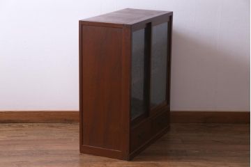 レトロ家具　和製アンティーク　昭和初期　小振り　結霜ガラス　上品さが感じられるレトロな収納棚(戸棚、食器棚)